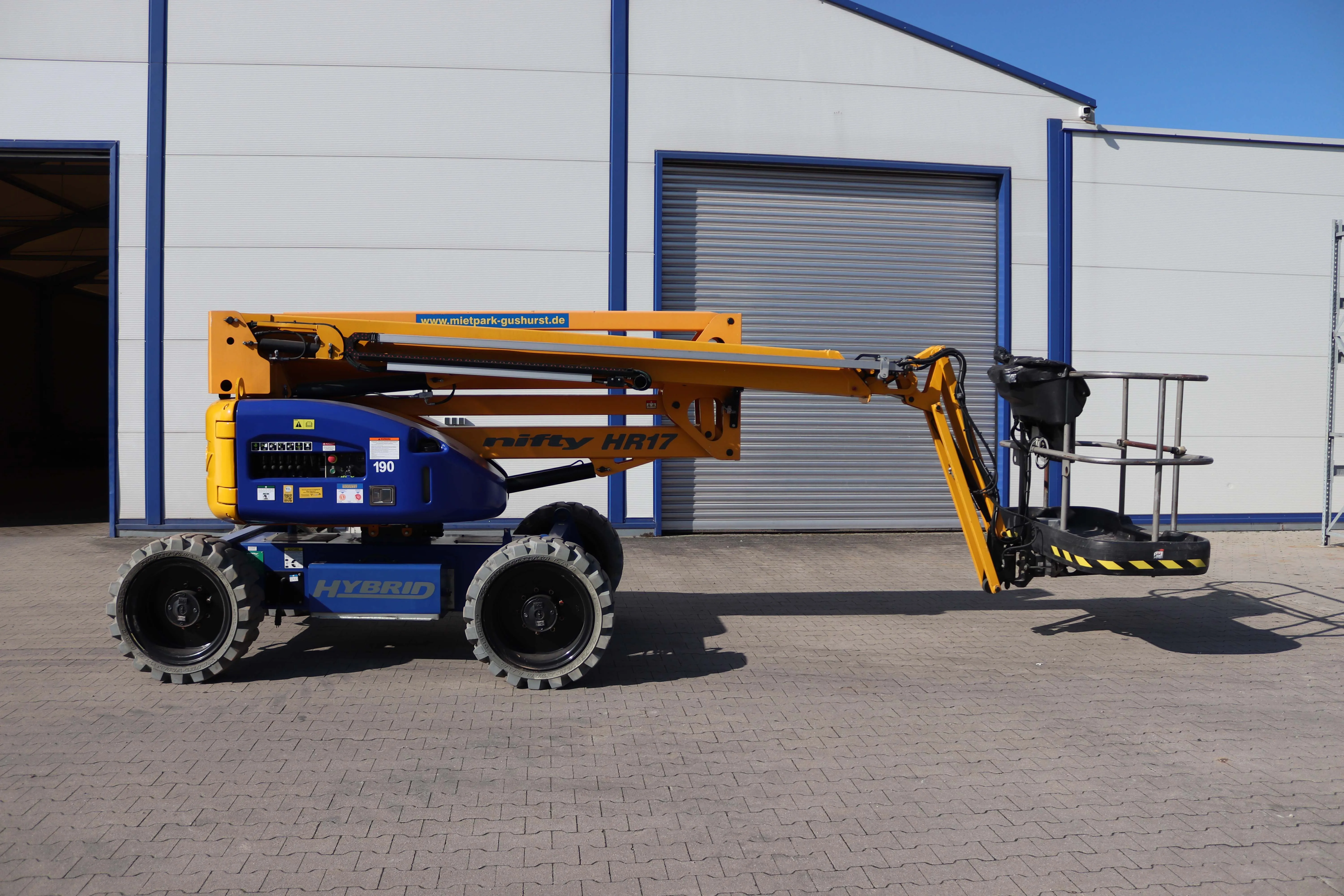 Nifty Hybrid-Gelenkbühne HR17 4x4