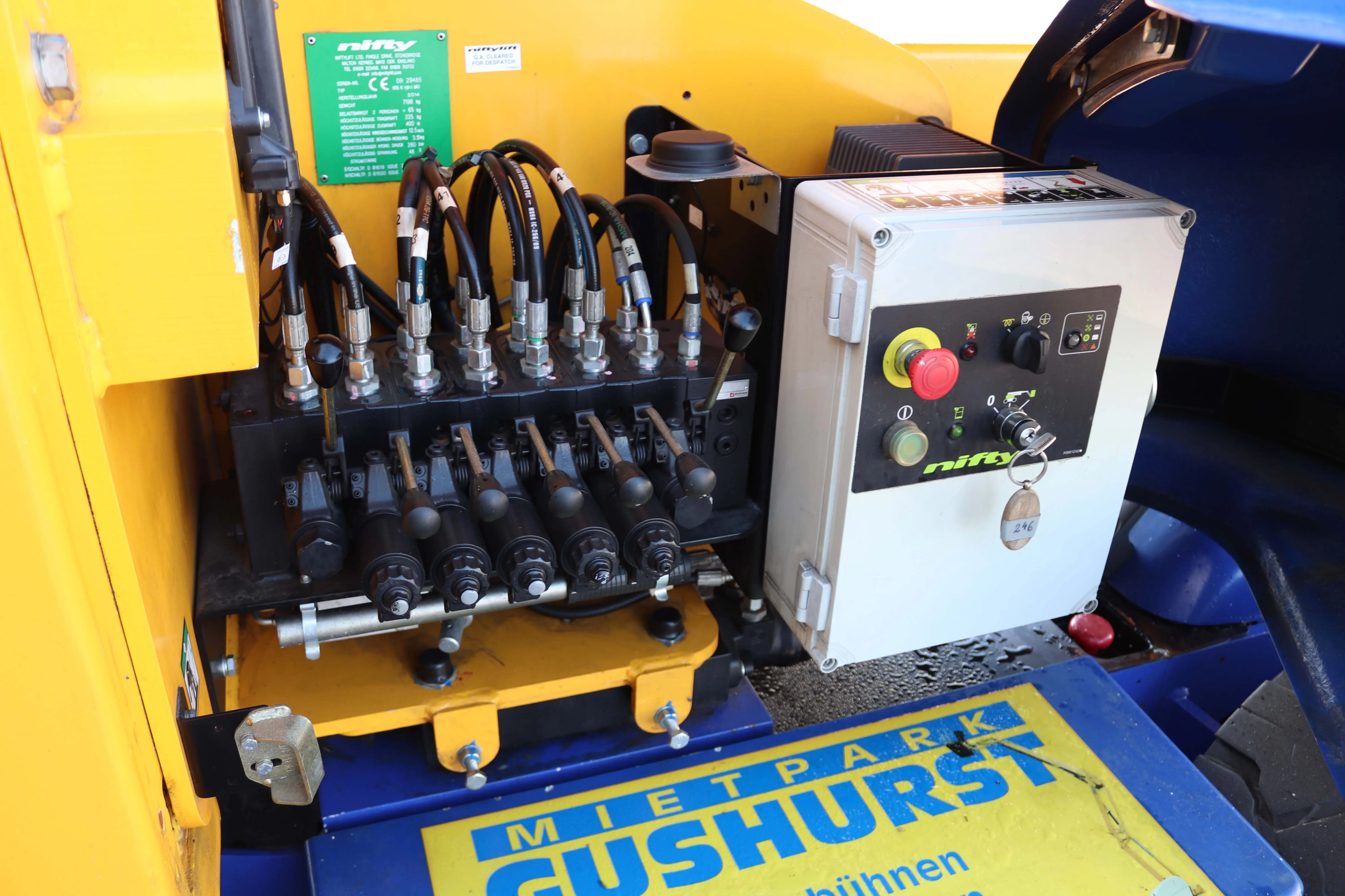 Nifty Hybrid-Gelenkbühne HR 15 N/DE 2x4 (Int.Nr. 153)  