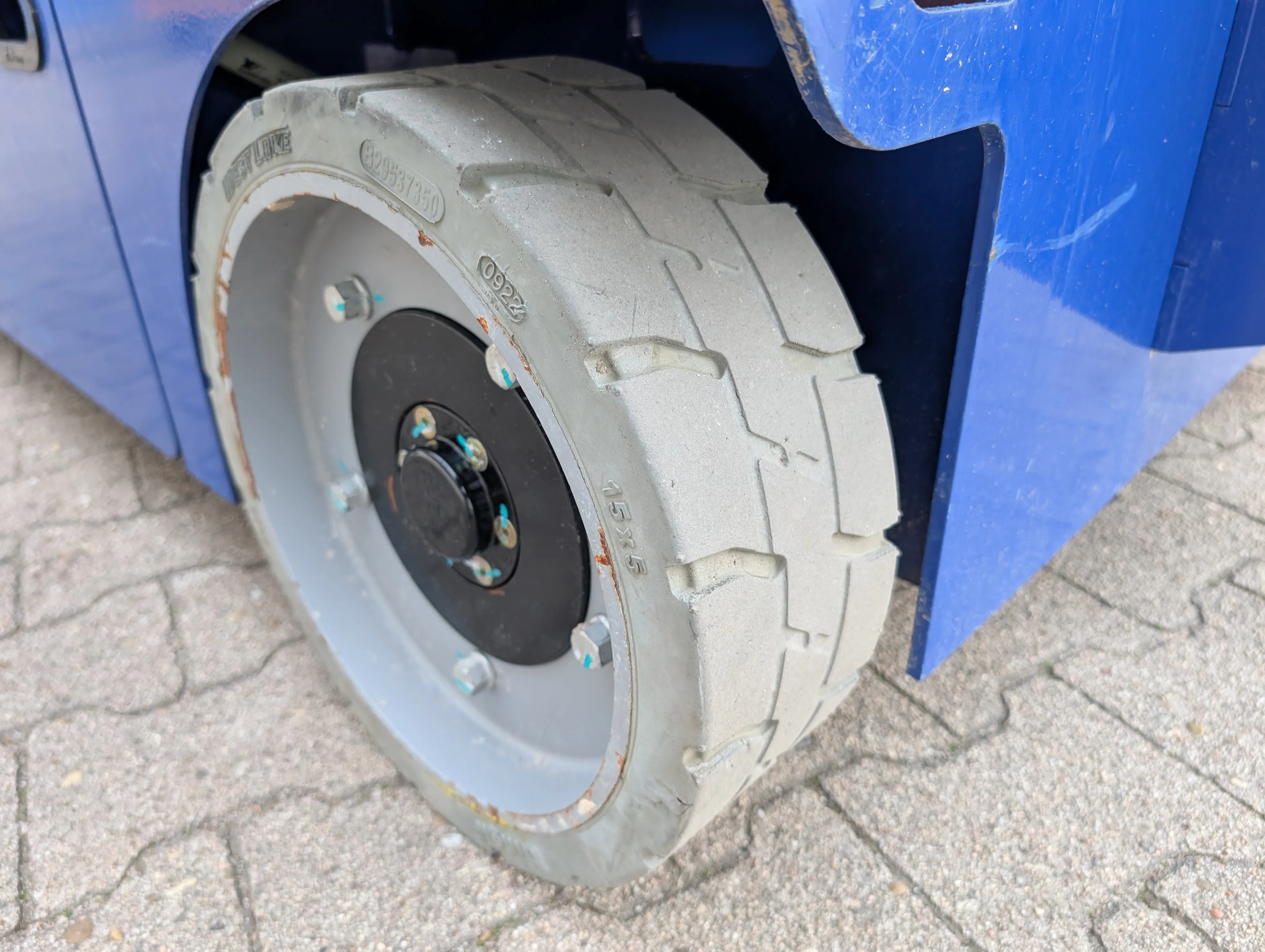 Magni Elektro-Scherenbühne ES0812AC (Int. Nr. 383)