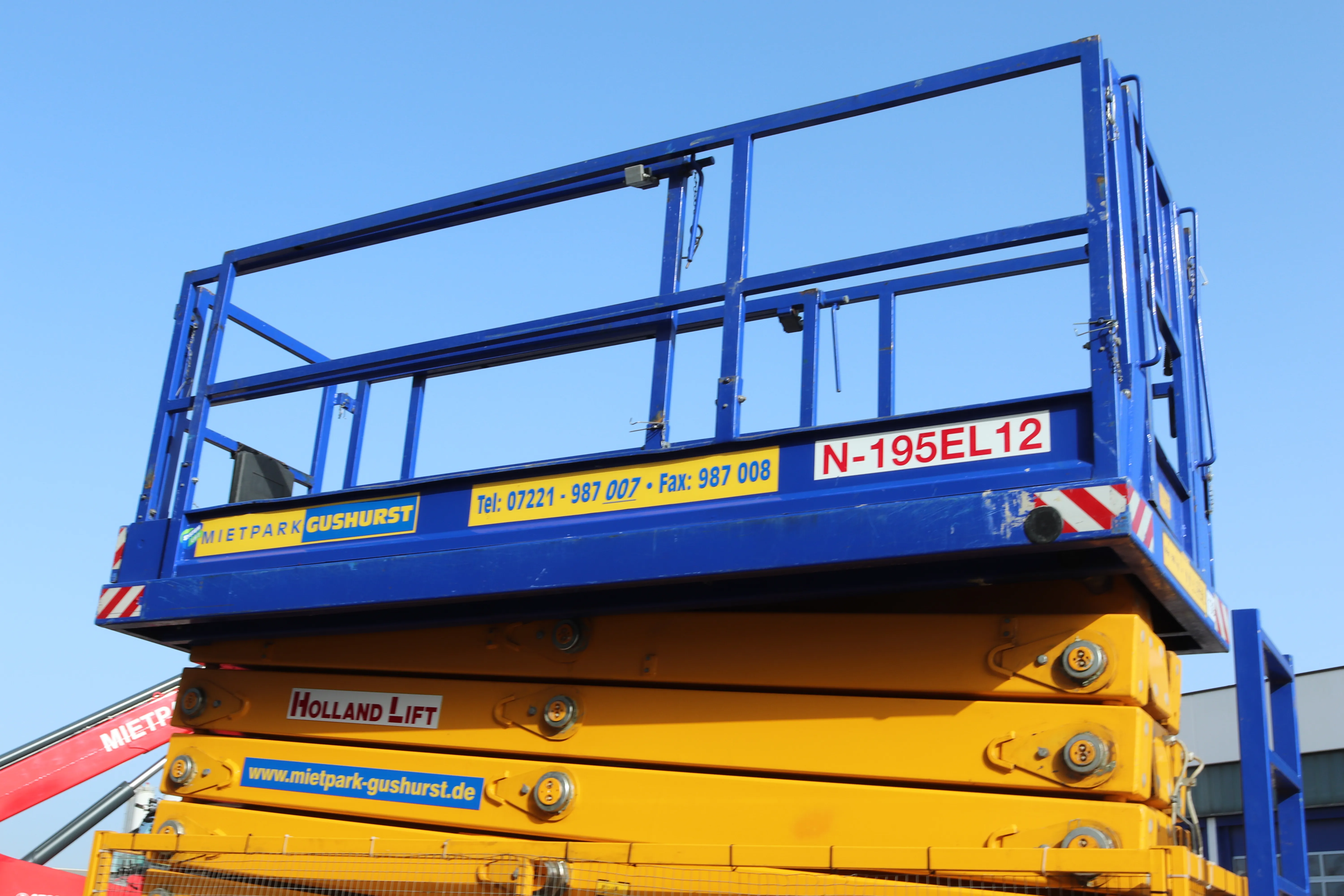 Holland Lift Elektro-Scherenbühne N-195 (Int.Nr. 139)