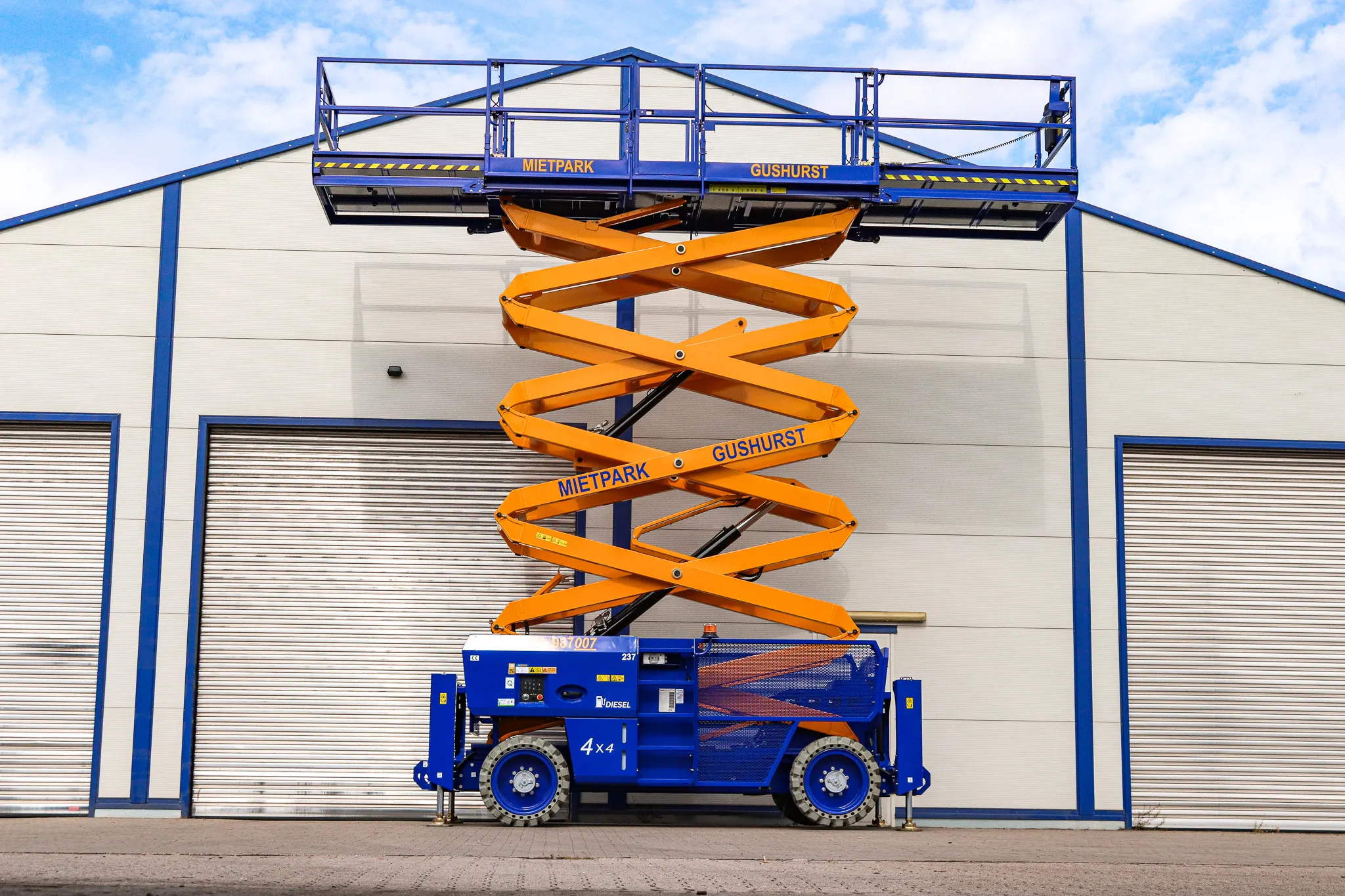 Magni Diesel-Scherenbühne DS1823RTP