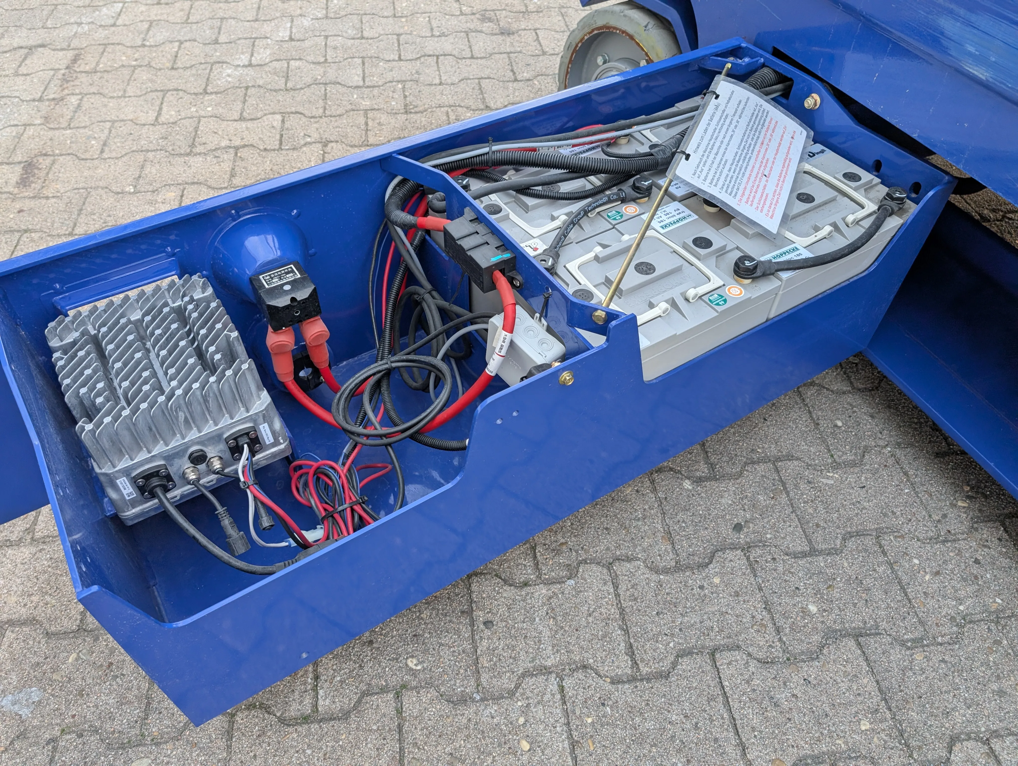 Magni Elektro-Scherenbühne ES0812AC (Int. Nr. 383)