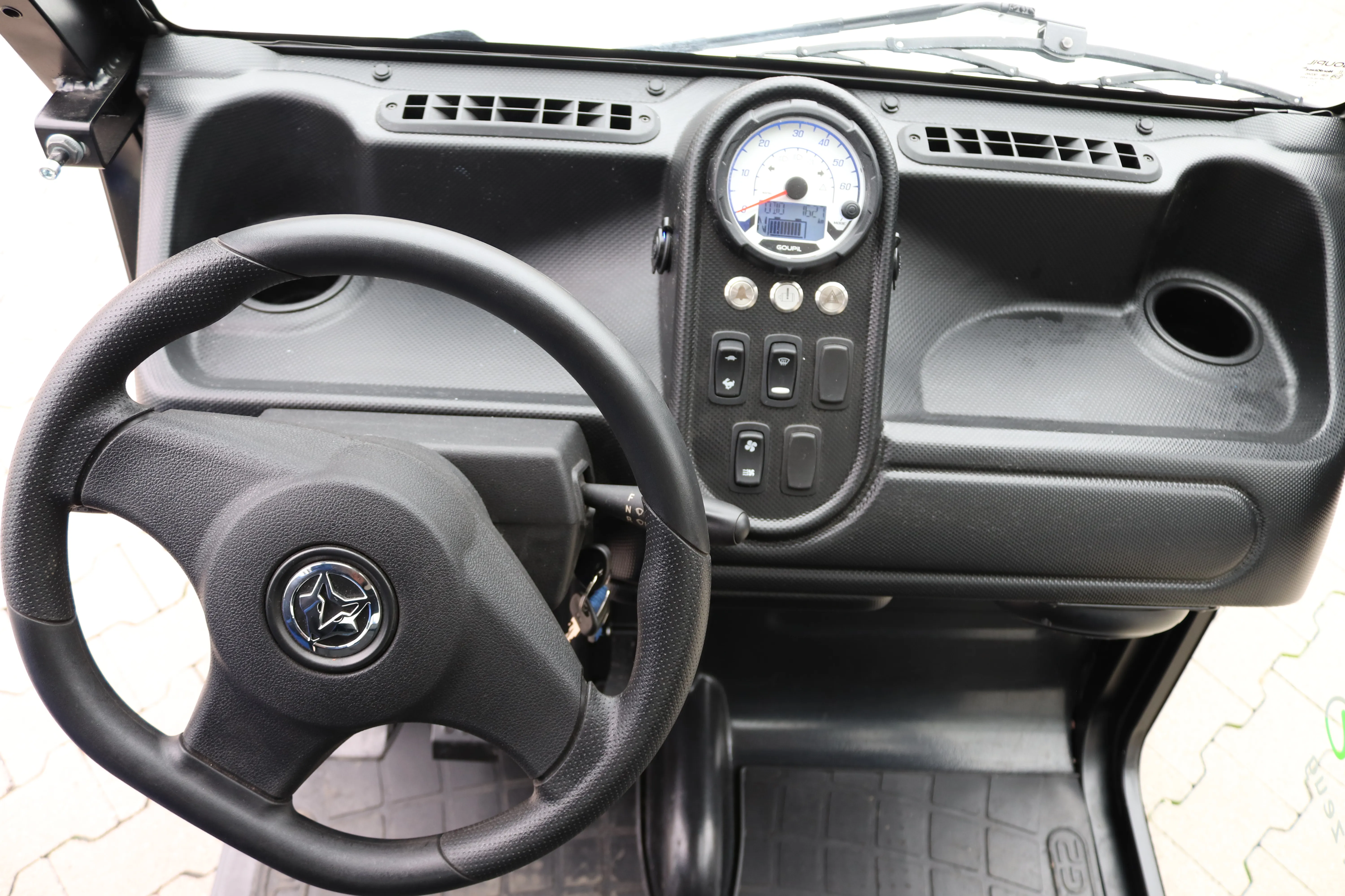 Goupil G2 - Pritsche E-Wagen (Int.Nr.018)