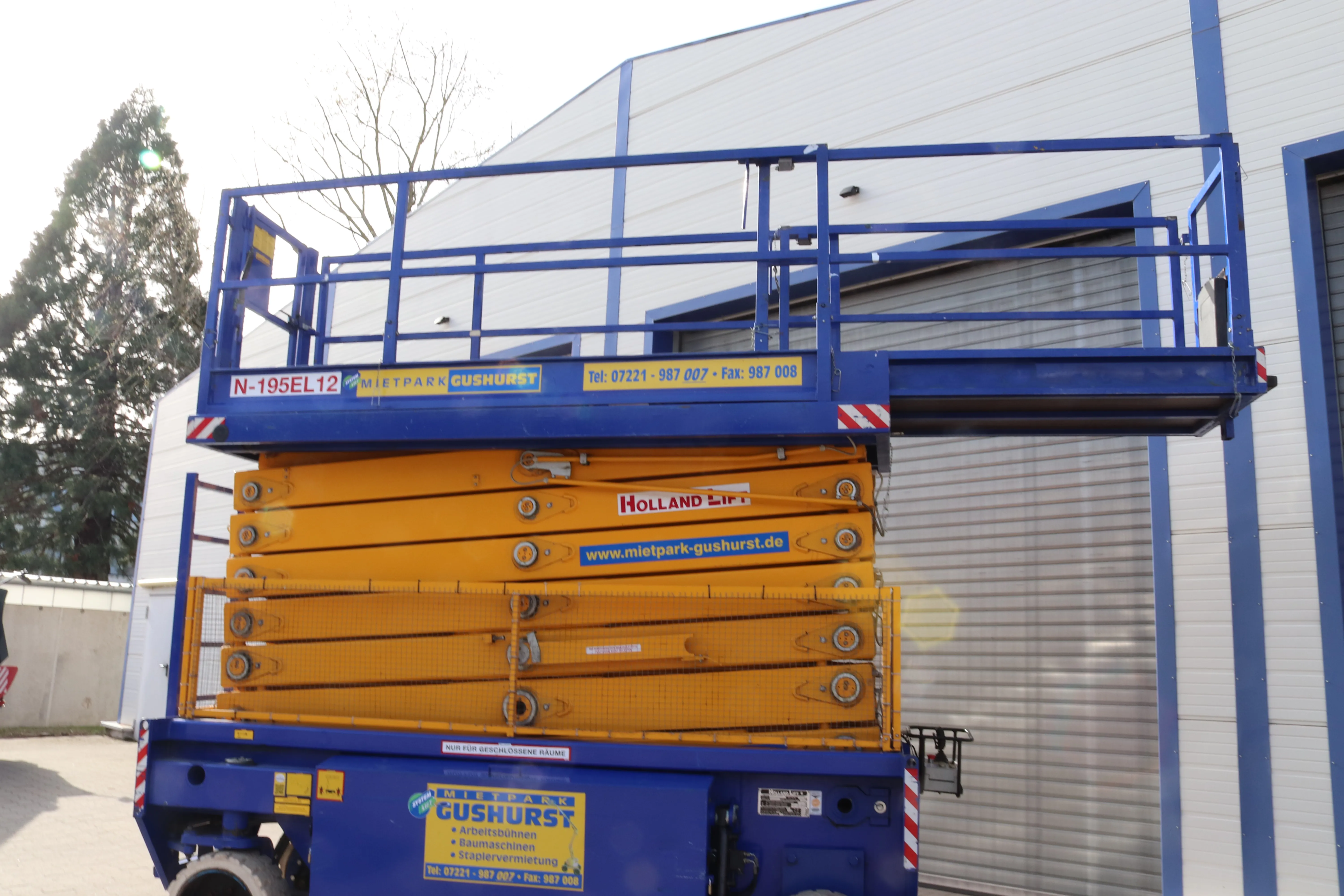 Holland Lift Elektro-Scherenbühne N-195 (Int.Nr. 139)