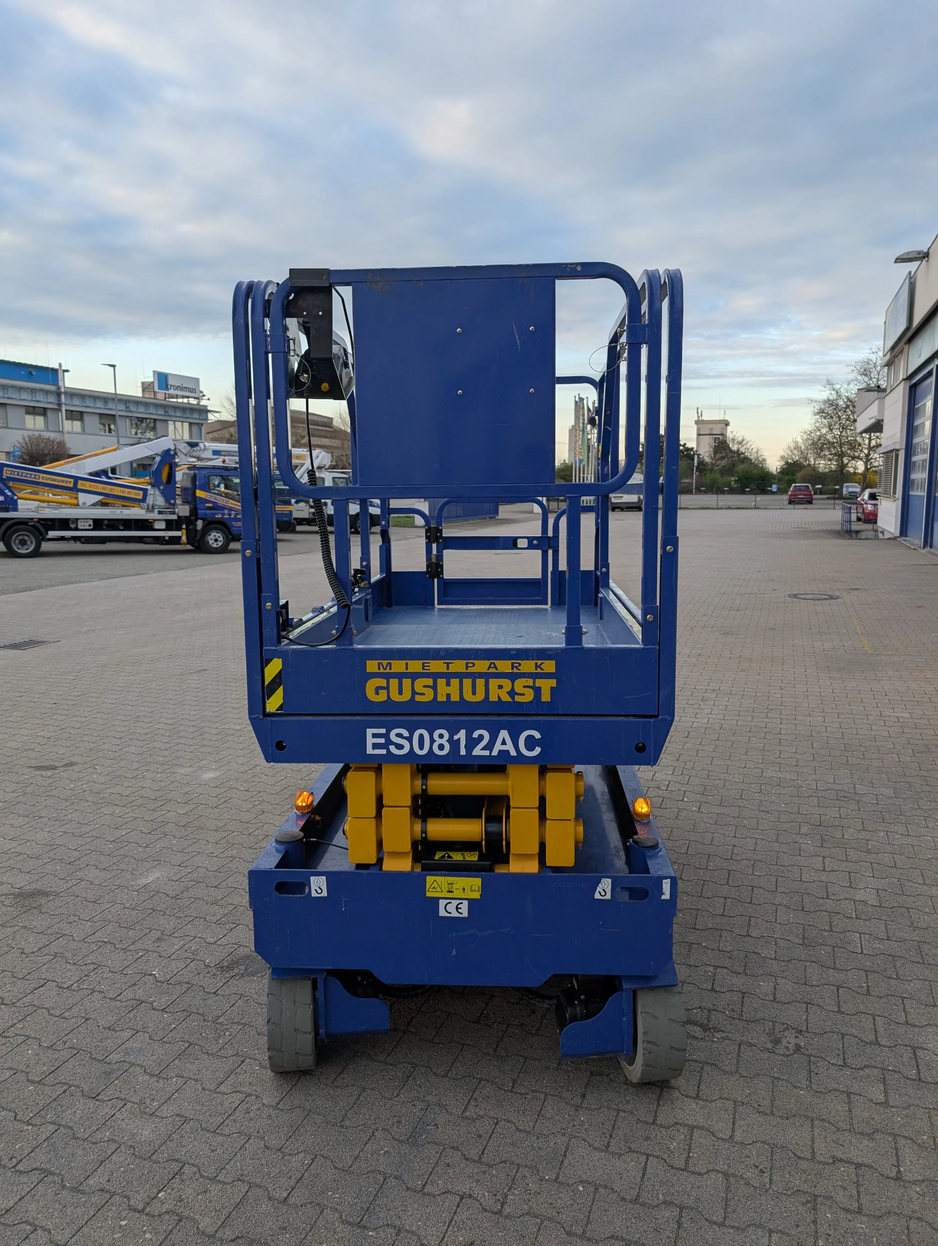 Magni Elektro-Scherenbühne ES0812AC (Int. Nr. 383)