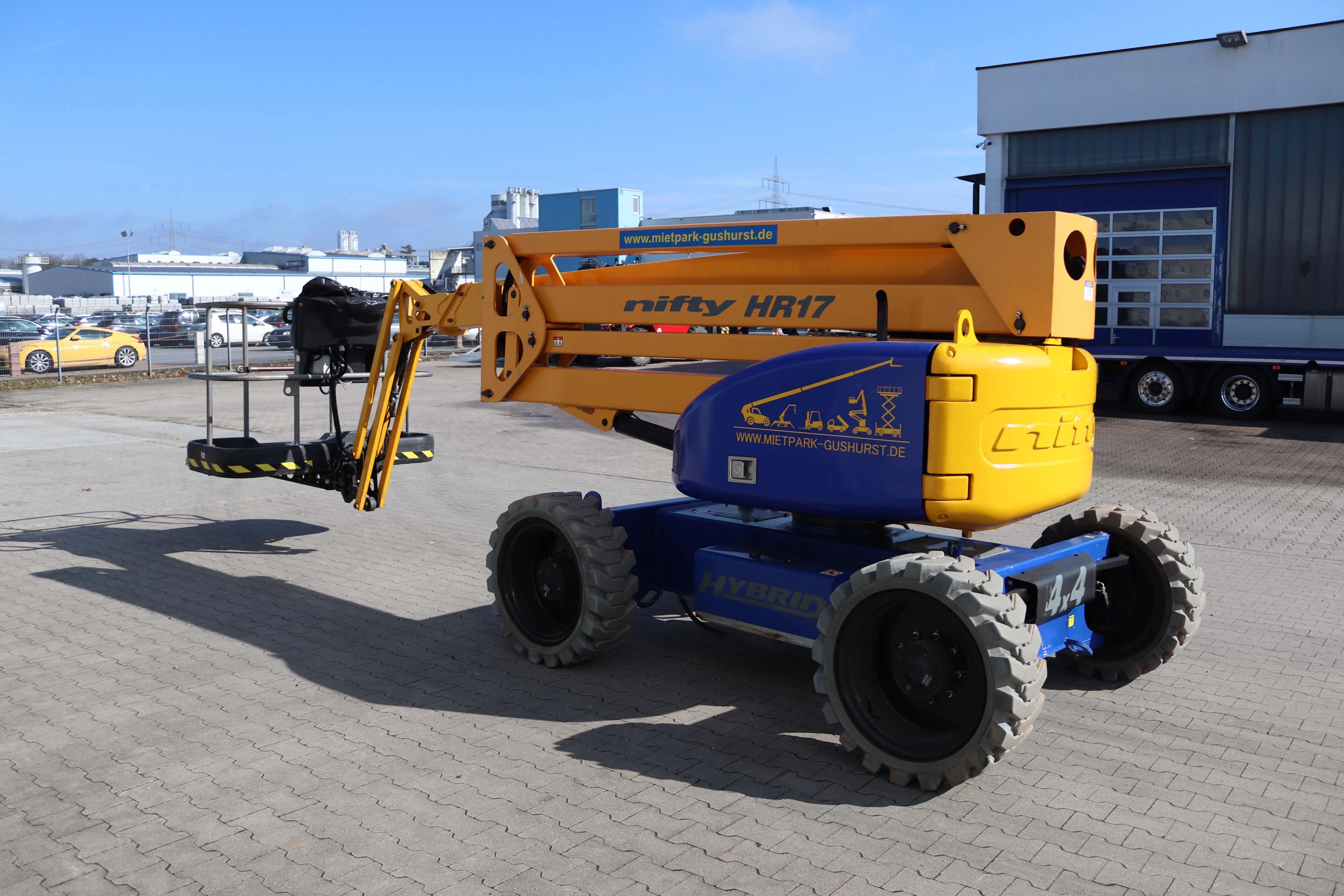 Nifty Hybrid-Gelenkbühne HR17 4x4