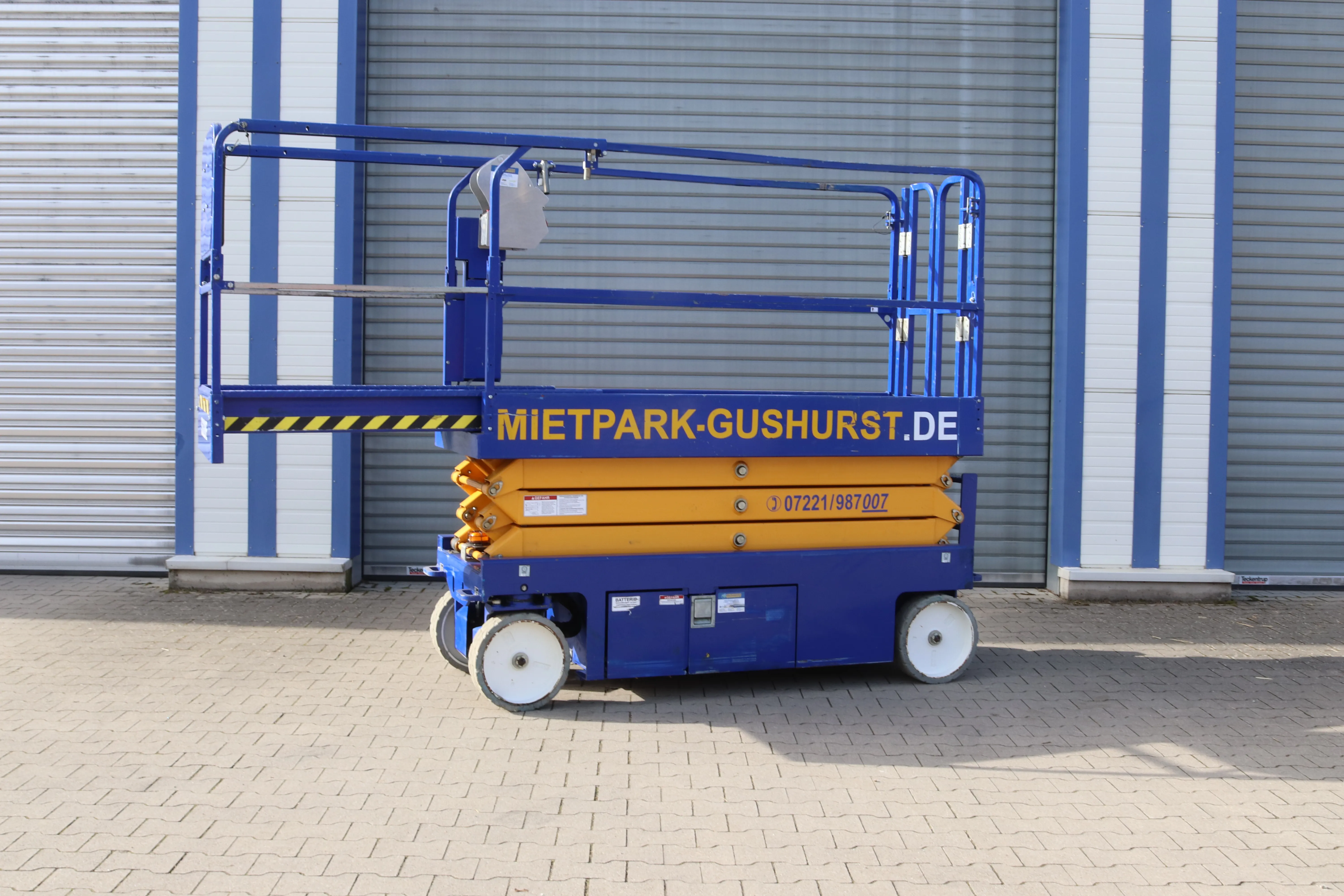 Snorkel Elektro-Scherenbühne S3226E (Int. Nr. 275)
