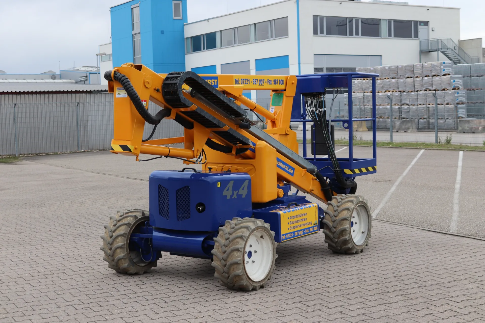 Nifty Hybrid-Gelenkbühne HR12 4x4 