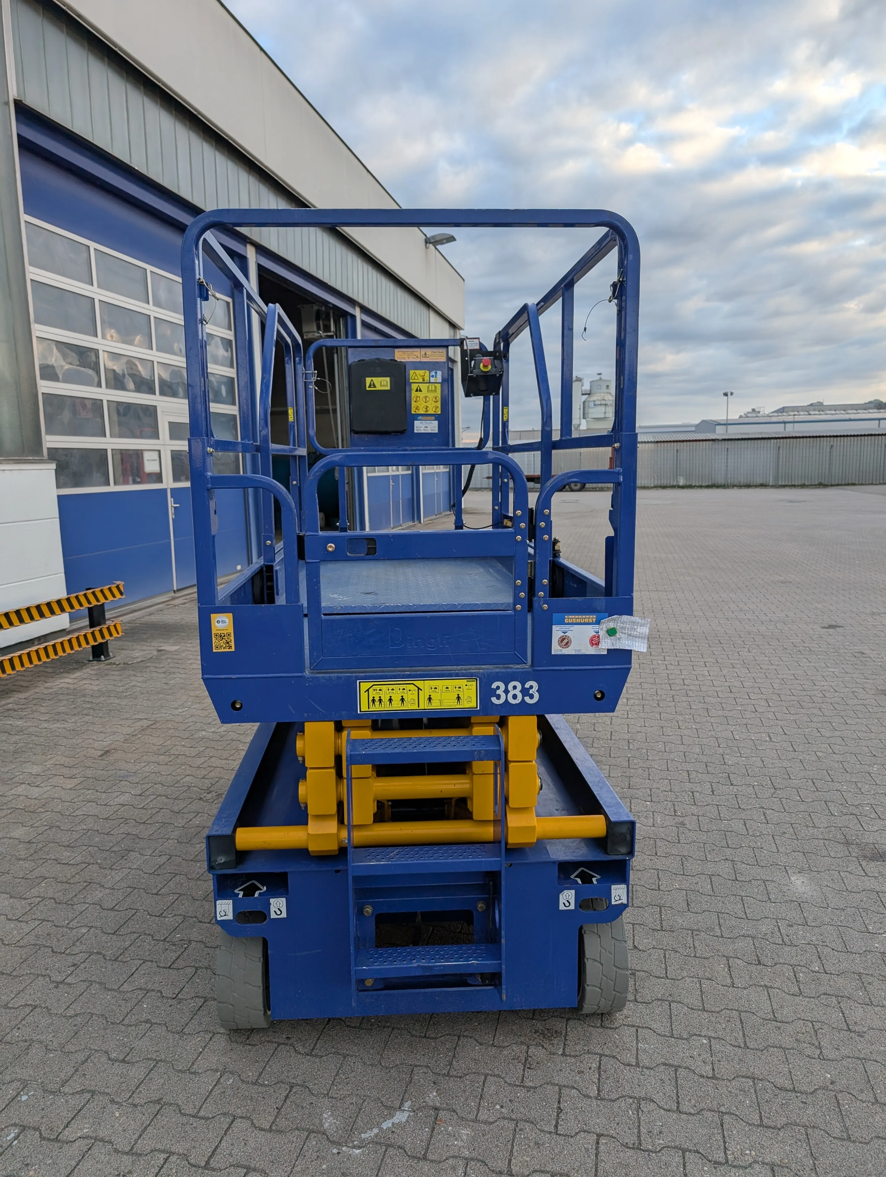 Magni Elektro-Scherenbühne ES0812AC (Int. Nr. 383)