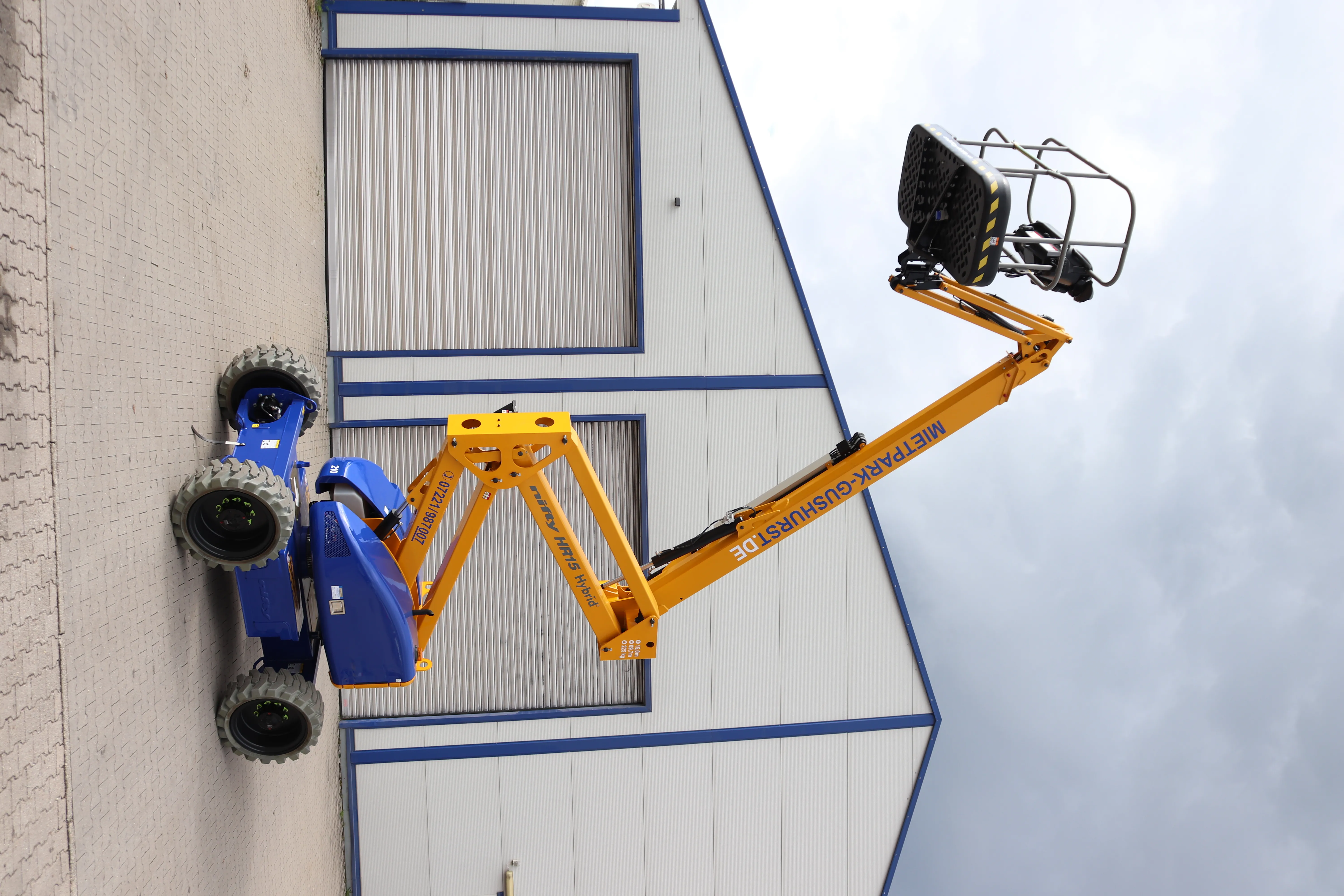 Nifty Hybrid Gelenkbühne HR15 4x4 